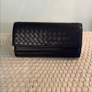 Elegant Black Woven Leather Bottega Veneta wallet